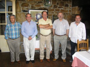 De izquierda a derecha: Ramón Barro, Francisco Cal Pardo, Germán Castro Tomé, Ramón Villares Paz y Antonio López Díaz, el día de la constitución de la Comisión, en Cervo (Lugo), el 7 de agosto de 2014.  Falta Bieito Rubido. 